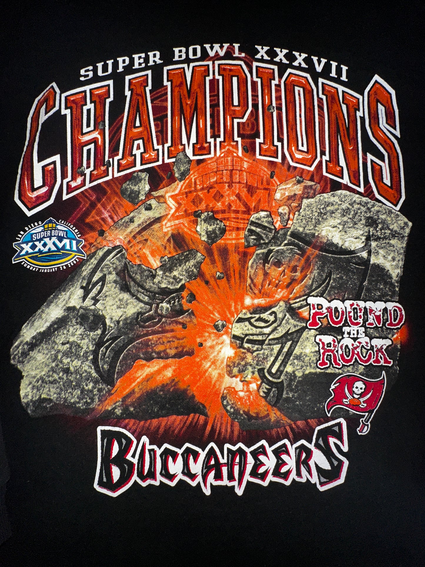 Vintage Tampa Bay Buccaneers Superbowl Champions XXXVII "Pound the Rock" NFL Football Long Sleeve